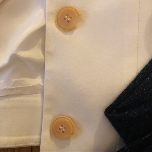 Beautiful Ann Taylor White Blazer - Picture 6 of 7